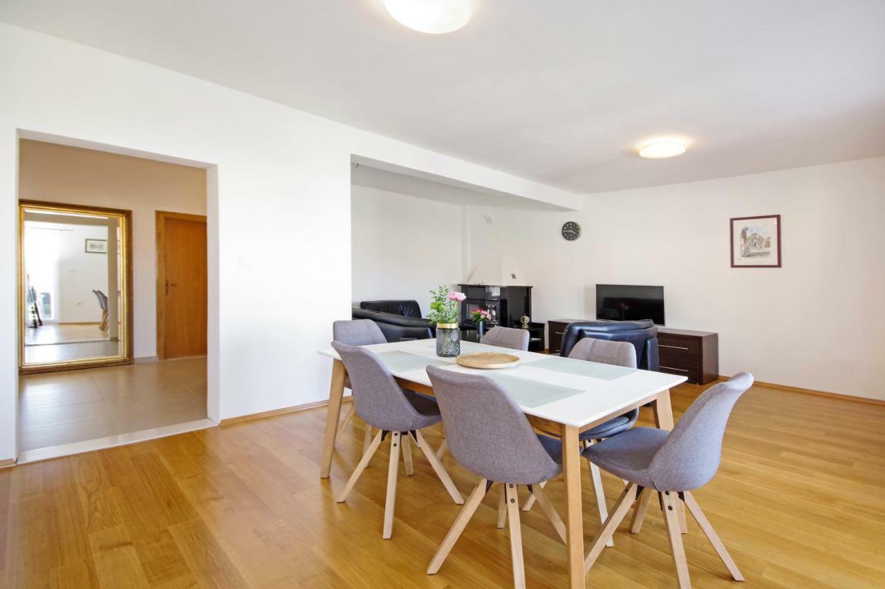 Manuela Apartment โปดสตรานา ภายนอก รูปภาพ