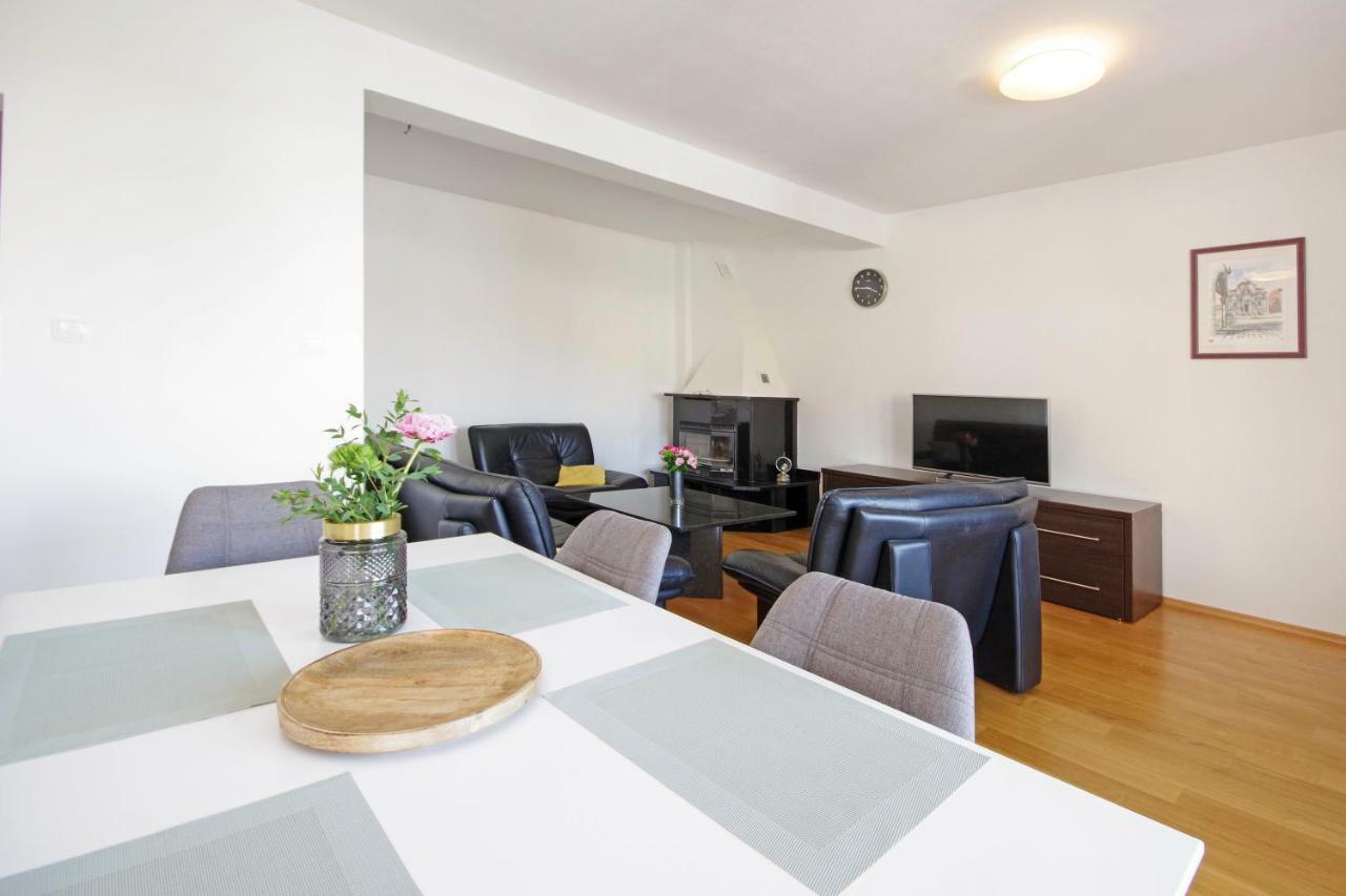 Manuela Apartment โปดสตรานา ภายนอก รูปภาพ